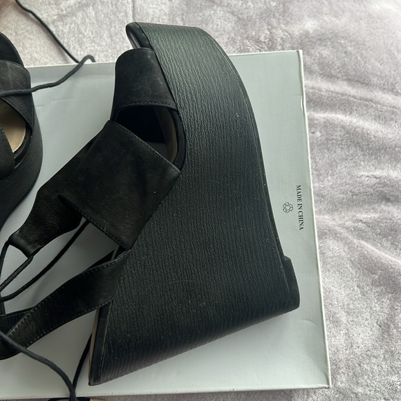Aldo, black wood print wedges - Picture 6 of 6